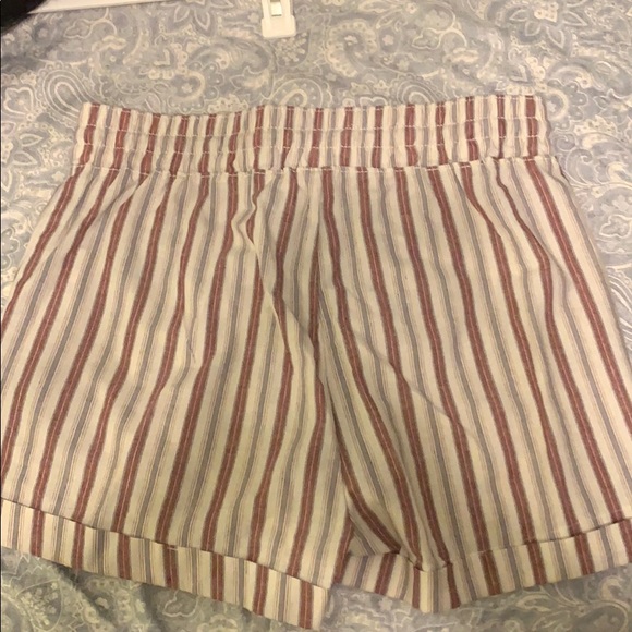 BOUTIQUE TRENDY SHORTS - Picture 3 of 5